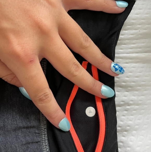 LULULEMON size 4 grey shorts - Picture 3 of 3